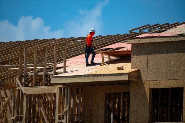 The Pros and Cons of Popular Roofing Types